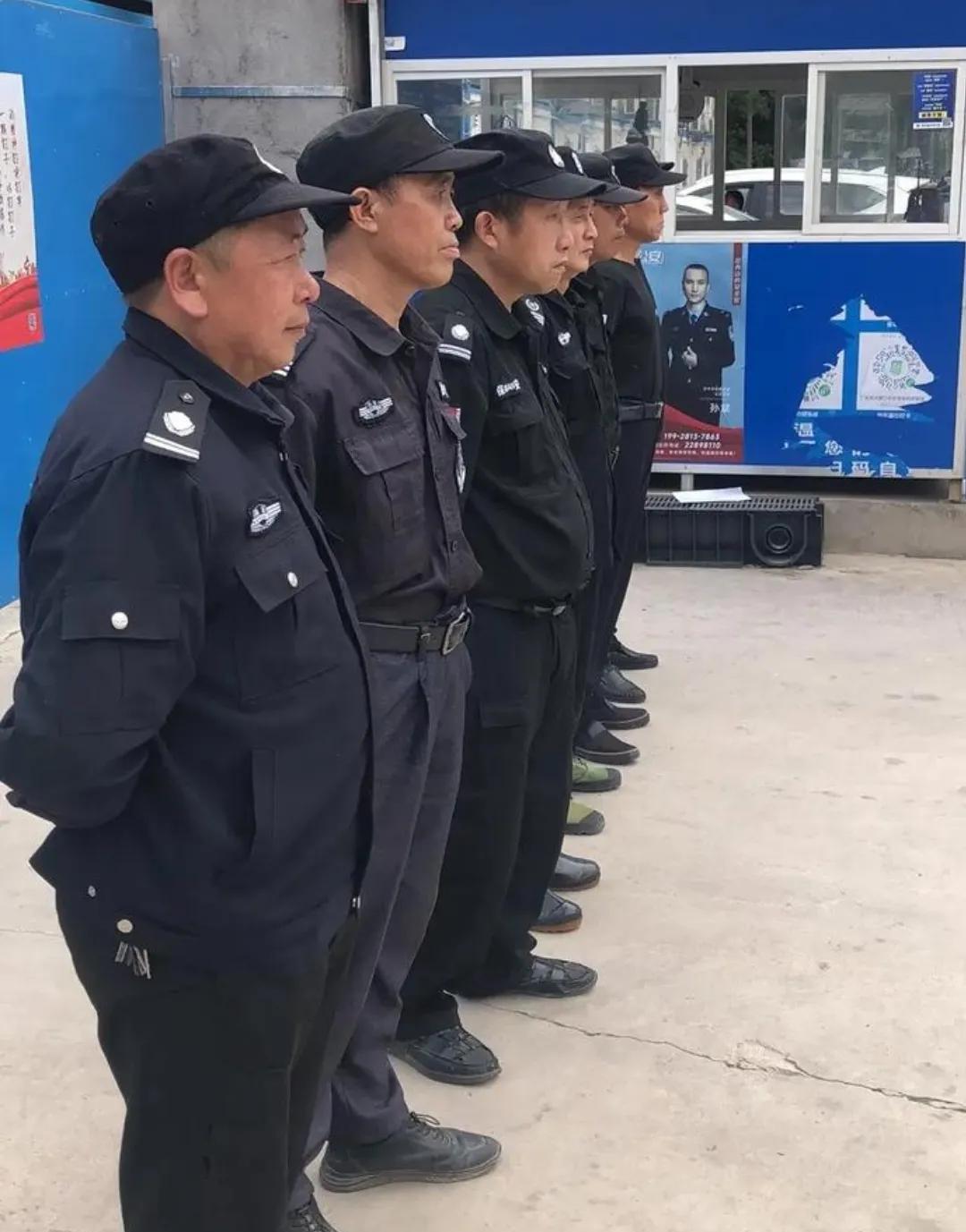 #什么人适合做保安#
当保安门槛比较低，只要你没有前科，身体健康，像年龄大的，身