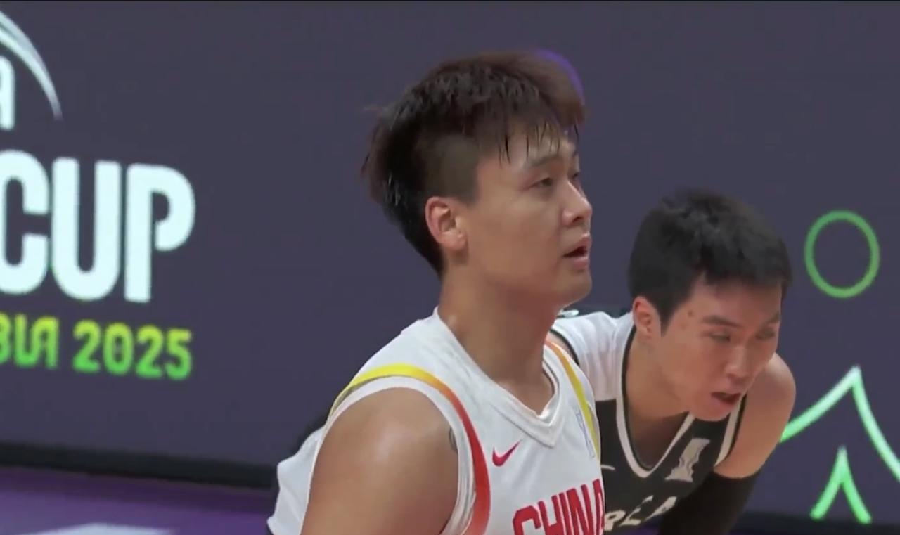 赵睿6分，余嘉豪5分3板，胡金秋4分2板，中国男篮第一节以25比24领先韩国男篮