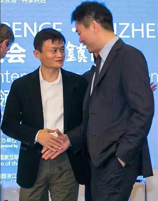 不查不知道
刘强东直播调侃马云
原来背后的原因是为了回应11年前马云的那次“看不