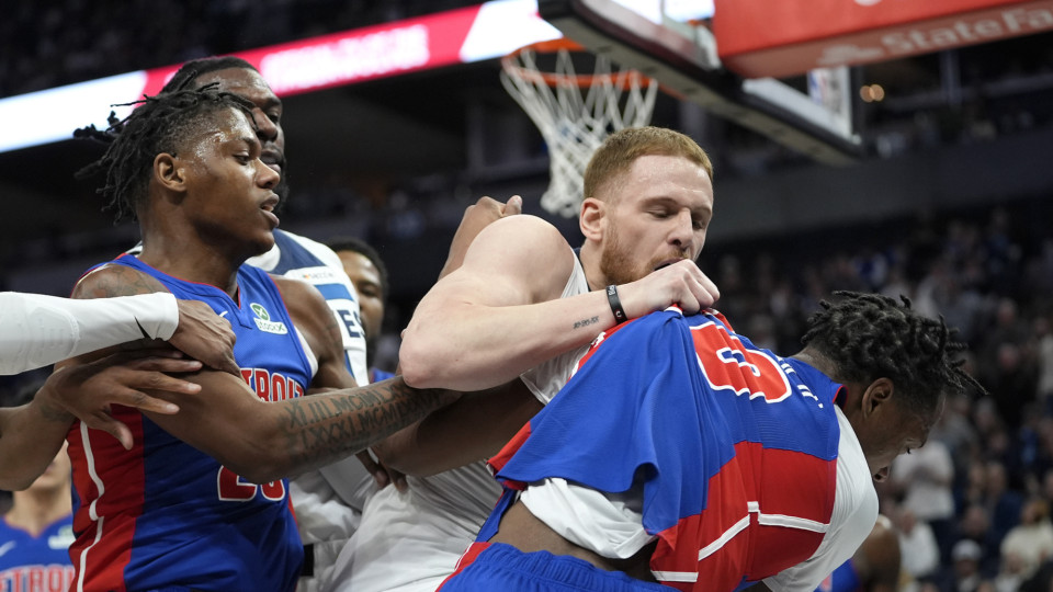 NBA又炸了！单场7驱逐历史前三奥本山事件后最乱一战