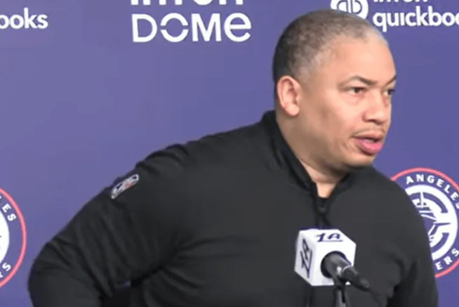 NBA常规赛，快船以126-89战胜篮网。
在赛后采访中，快船队主教练泰伦-卢首