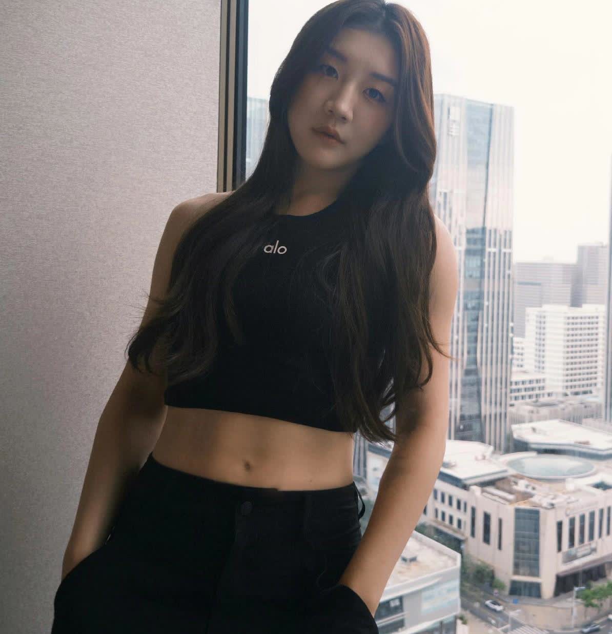 陈梦如果我不认识，我会觉得这照片很美很美。
但是，我知道陈梦是一位功勋老将。我