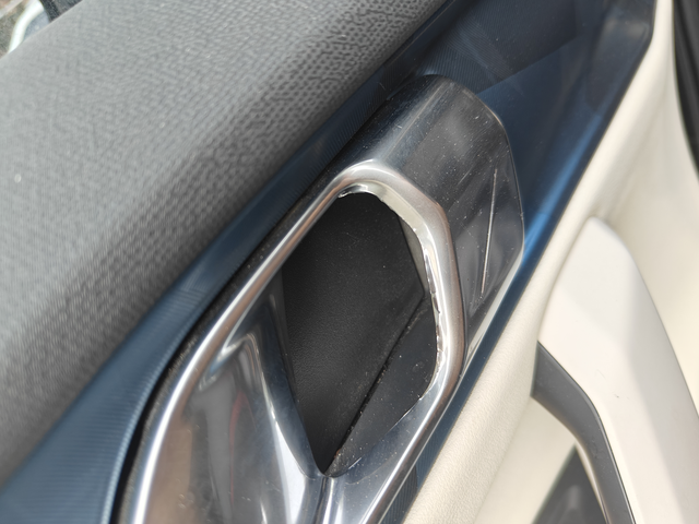 06的拉门都卷边了吗
这个怎么办？还喇手开边了，你们有这种问题吗？