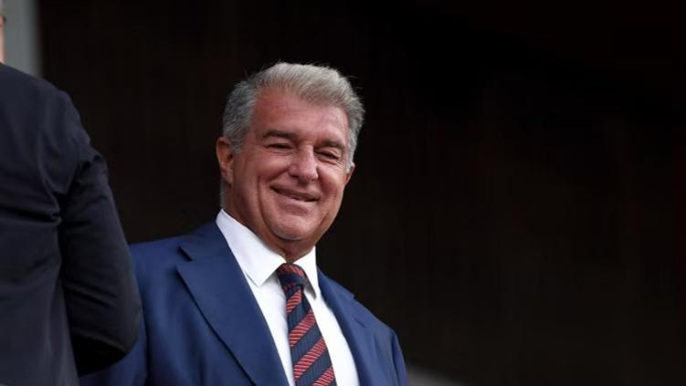 巴萨主席：生日夜撵他离开，愿意为梅西树雕像！