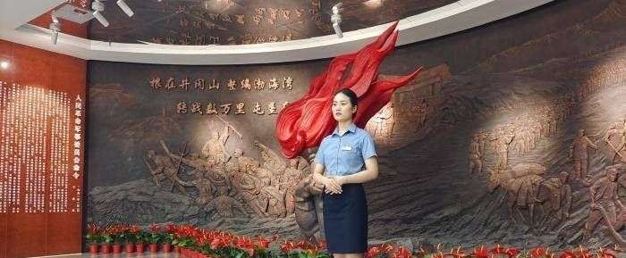 新疆兵团革命历史纪念馆里的西部志愿者：“一生最难忘的经历”