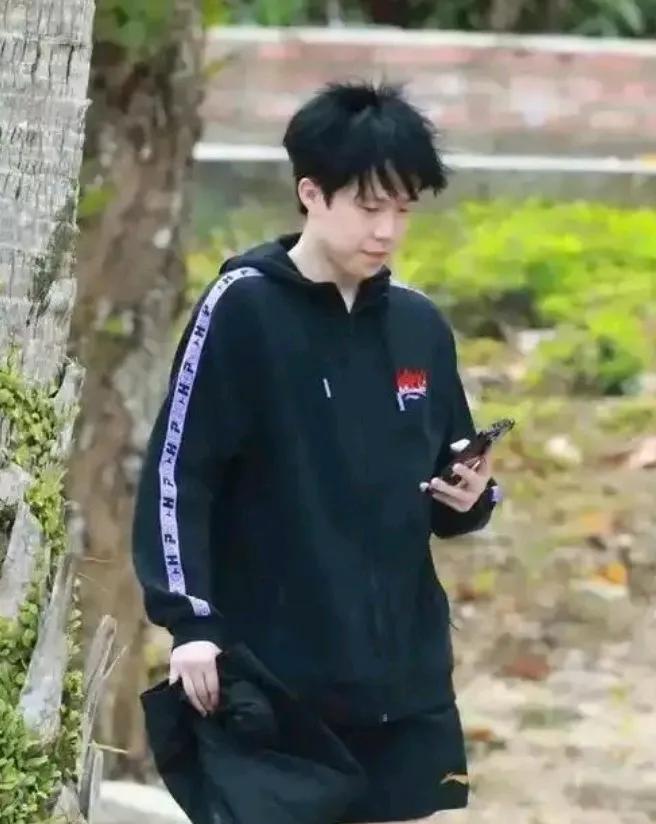 大头、头哥王楚钦他一直就是一个谜！最令人佩服却又最让人不能理解的一个人！
他在运