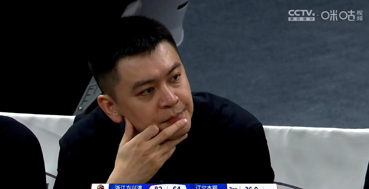 终于明白杨鸣为什么只用韩德君七分半中，第四节把赵继伟雪藏不让他上场了！
虽然韩德