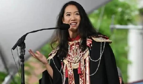 美国不要的，中国也坚决不要！中国留学生蒋雨融，在美国哈佛大学毕业典礼上发表演讲，