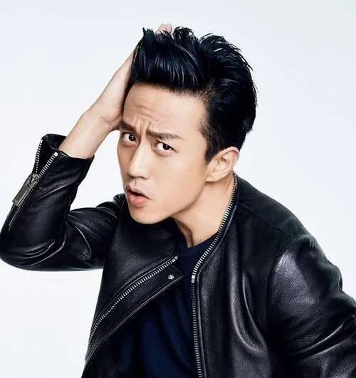 邓超疯了吧
究竟是什么原因
好奇点进去才发现，原来他在节目里泼水偷袭陈赫，结果自