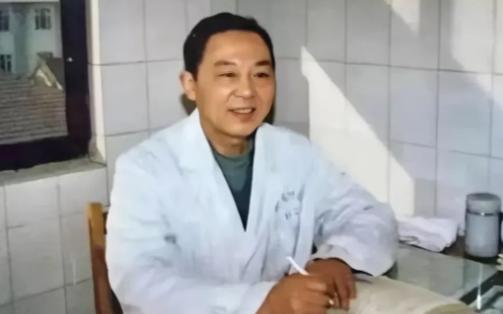 1970年，徐州。一名医生趁妻子上夜班偷偷吃4克毒性巨大洋金花。同事都认为他疯了