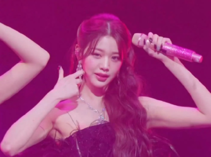 张元英黑裙好美

张元英MAMA颁奖礼红毯上黑裙造型，冷白肤与极简黑裙碰撞出视觉