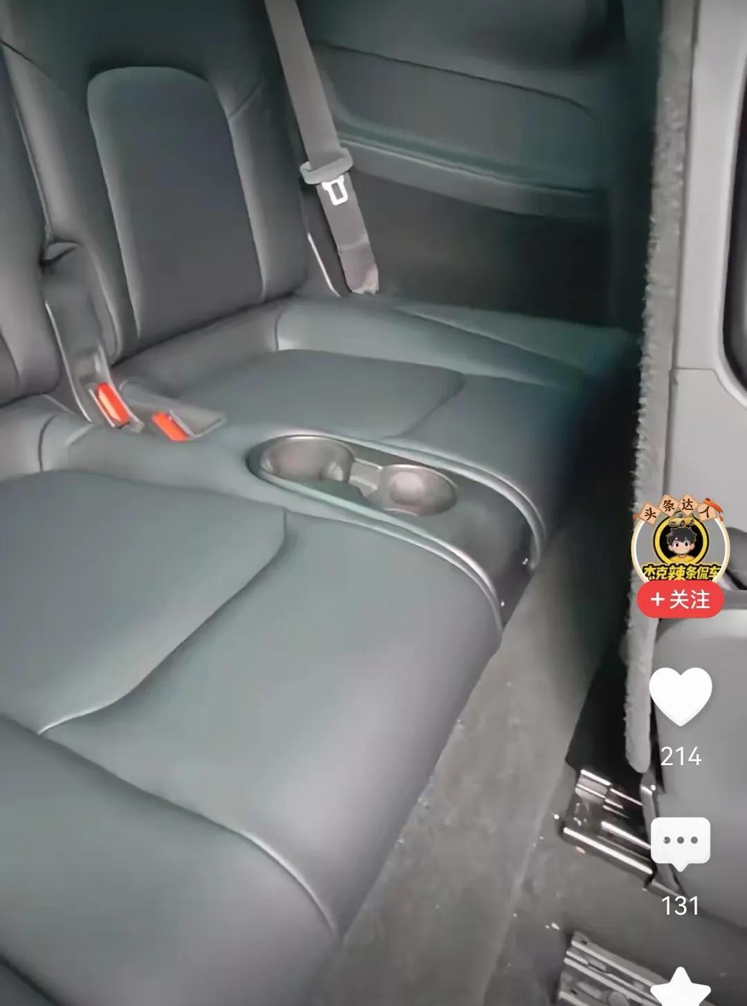 特斯拉modely 七座版这个逆天的第三排空间表现，这要放在国产车上估计得骂到破