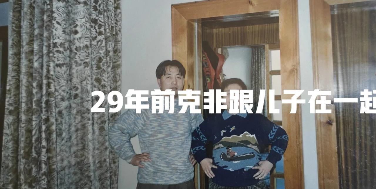 今天有点事，得跟儿子确认，就视频叫了儿子。视频一开，我说，儿子你得减肥了，又胖了