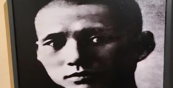 1990年，红军第一叛将给中央寄来三封信，想回归大陆，邓小平给他打去电话，他老泪