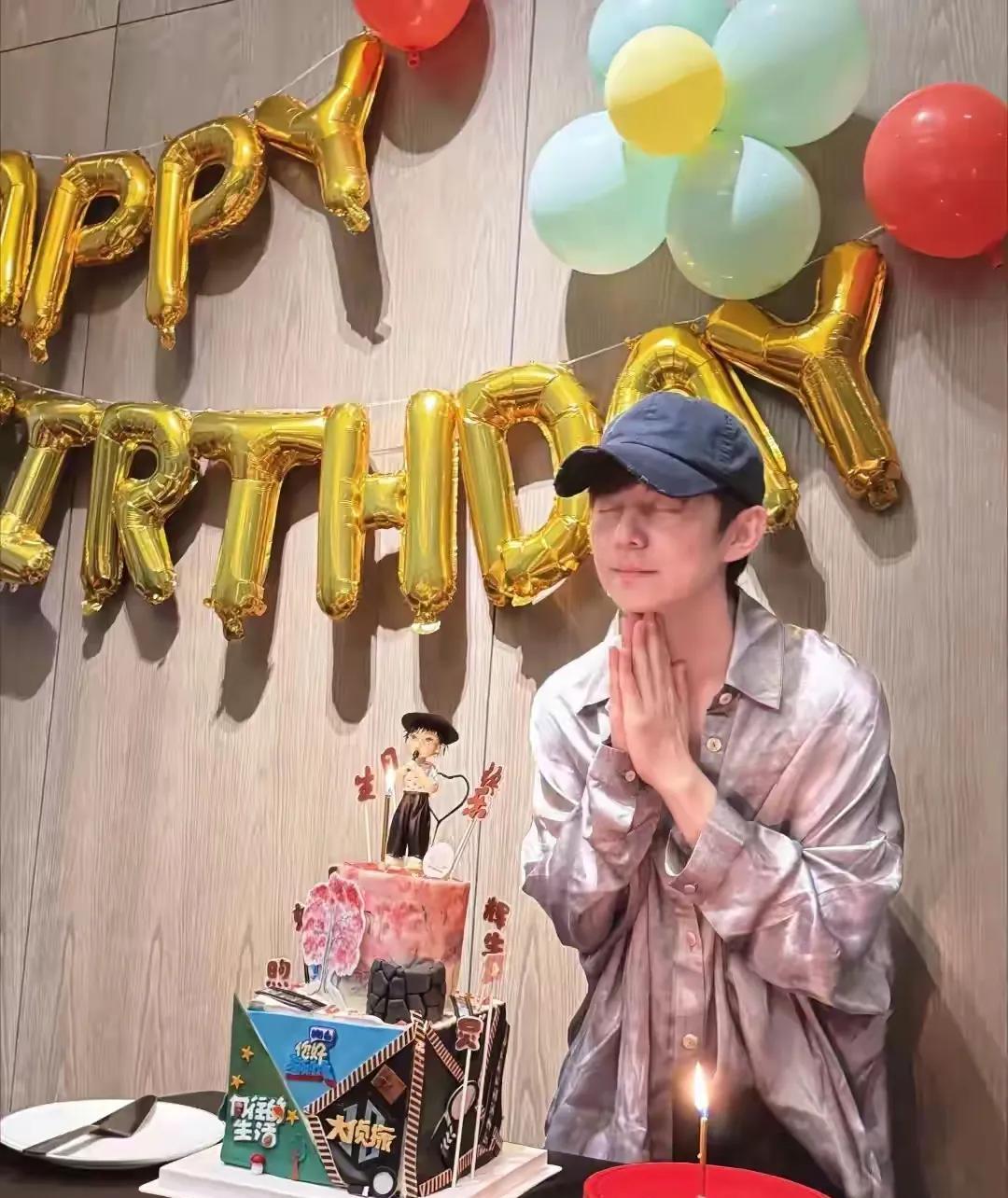 他是综艺节目中情商最高的一位主持人，不愧是冻龄男神，人品好，低调不张扬，主持能力