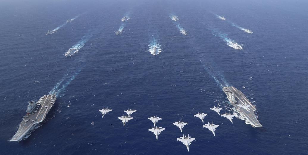 日本对中国双航母“念念不忘”，并警告美国：小心中国双航母夹击。日媒《读卖新闻》引