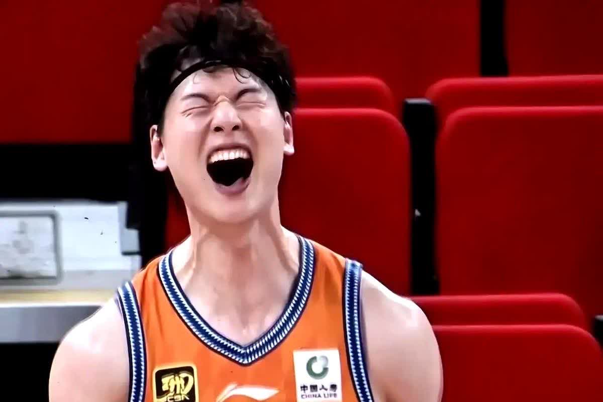 好人王奶奶！

今天在社区活动中心，王奶奶又忙活了一整天。

早上帮隔壁