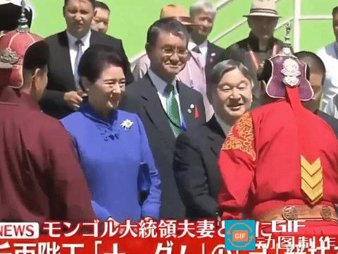 蒙古国和日本天皇如此亲近，有点不甘心寂寞，日本天皇（矮个分头）和天皇后（蓝色旗袍