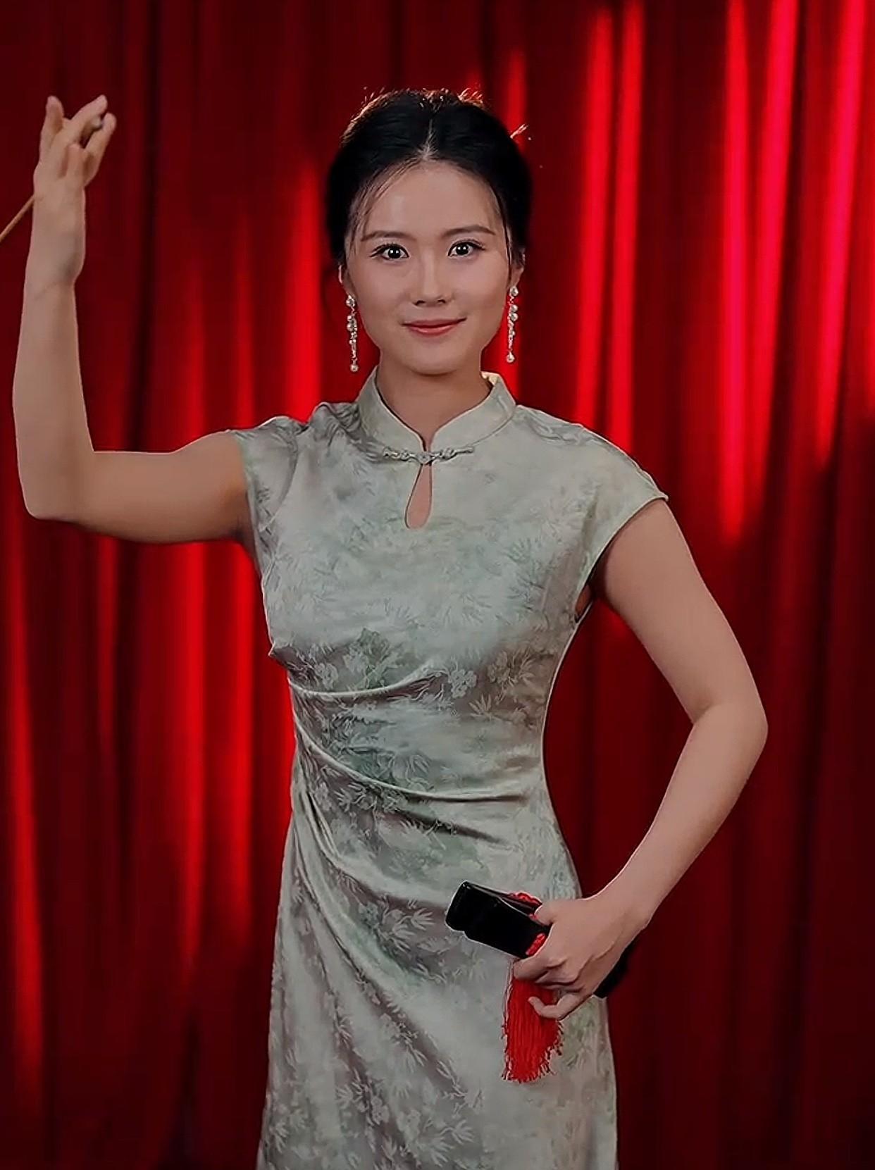 真真露出真容了！
就在刚刚12点整，
兰知春序新出视频
从昨晚开始就被大家翘首以