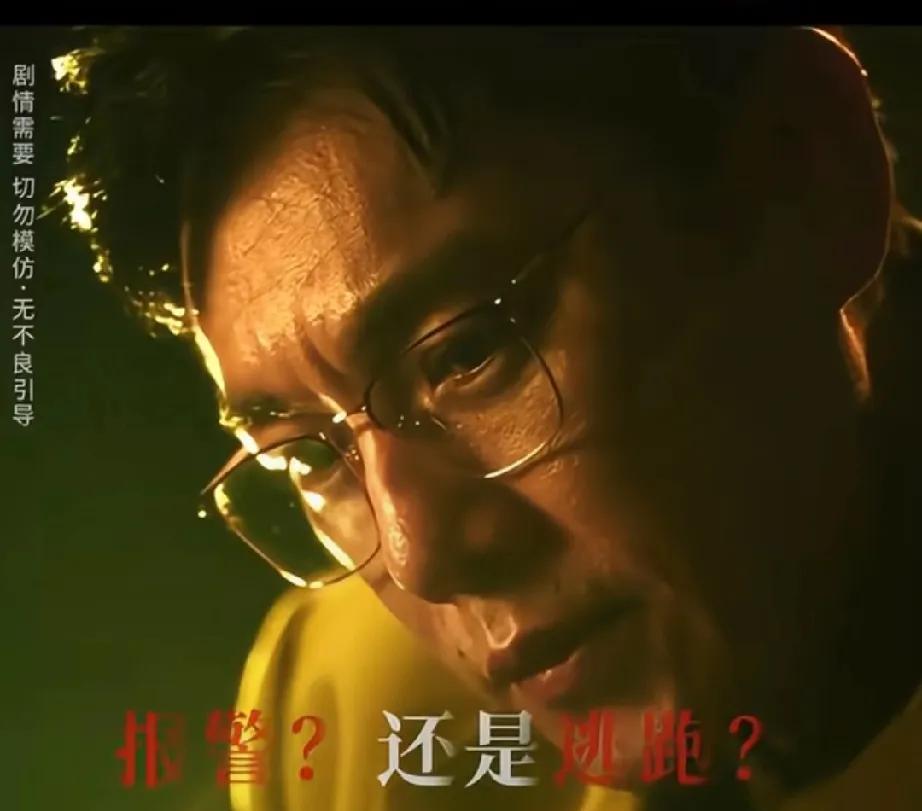 《扫毒风暴》卢少骅到底有多恐怖，处理S体竟用化学药品“融人”！
三宝在工厂发现小