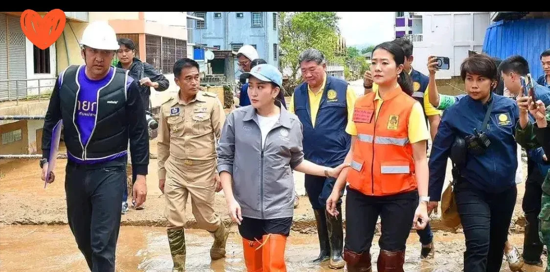 泰国总理救灾指挥











天塌地陷，生死一线！85后泰国总理佩通坦