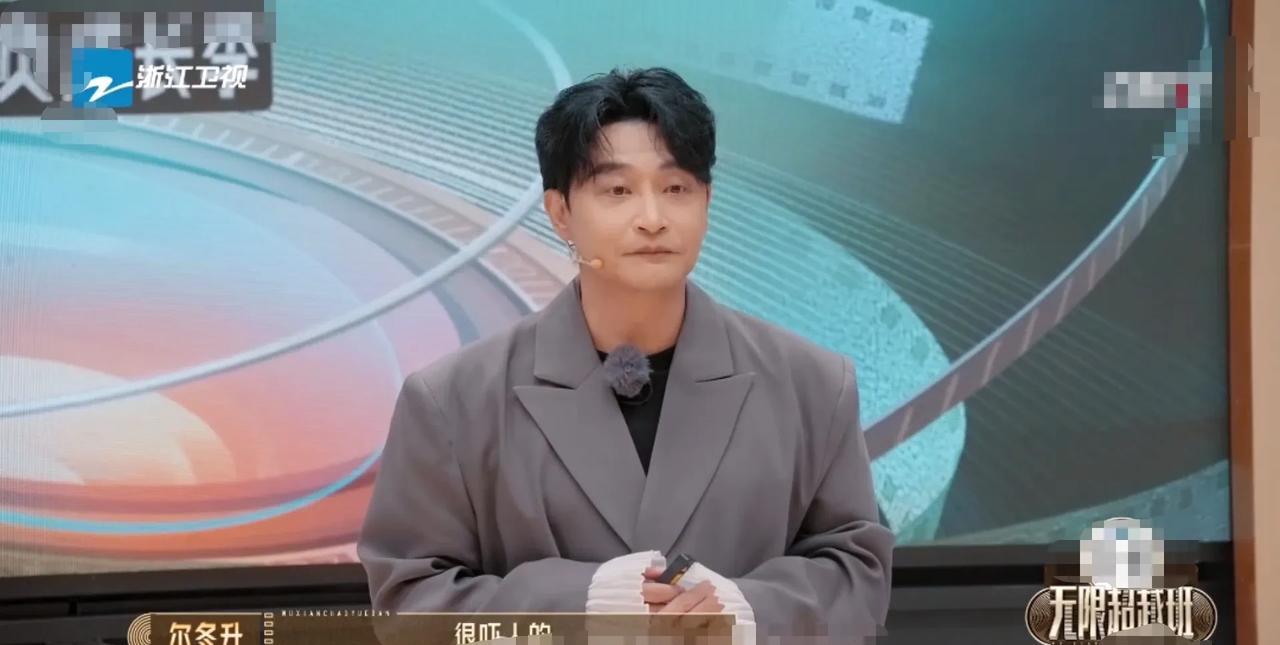 陈志朋说：“我的脸是被火烧过的 。”
当大家听到后，露出了惊讶的表情，都觉得都不