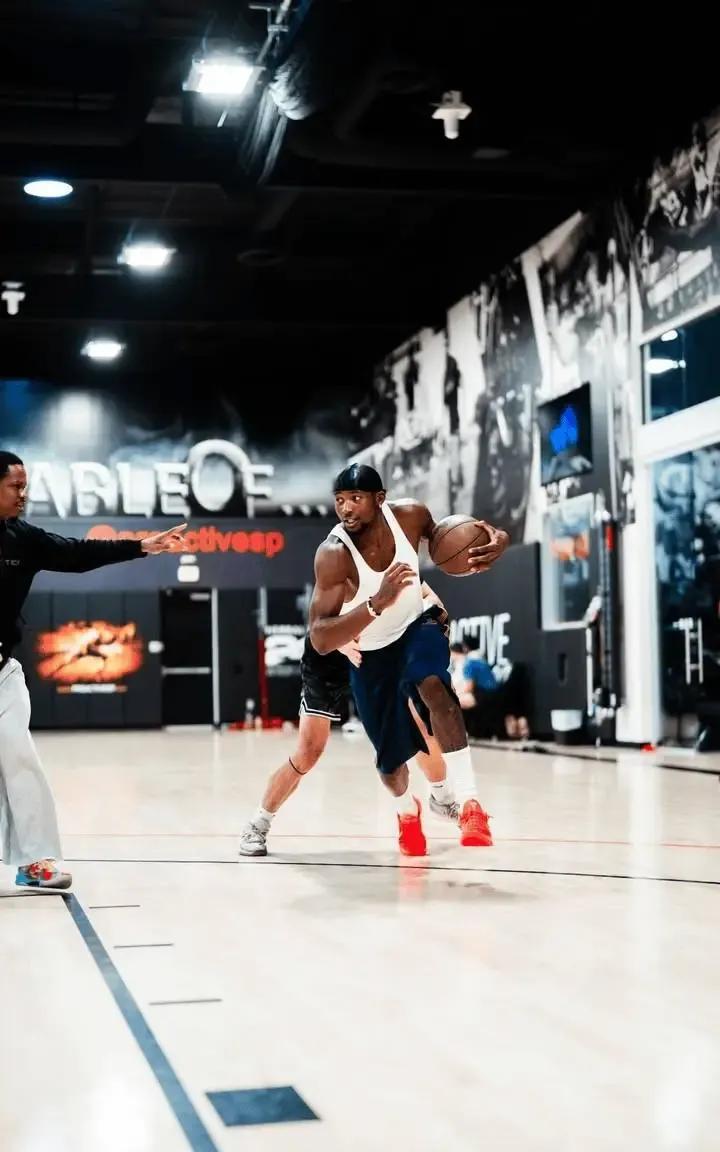 #NBA# 7月17日NBA早报与热点新闻！
    1.比尔已和太阳达成买断，