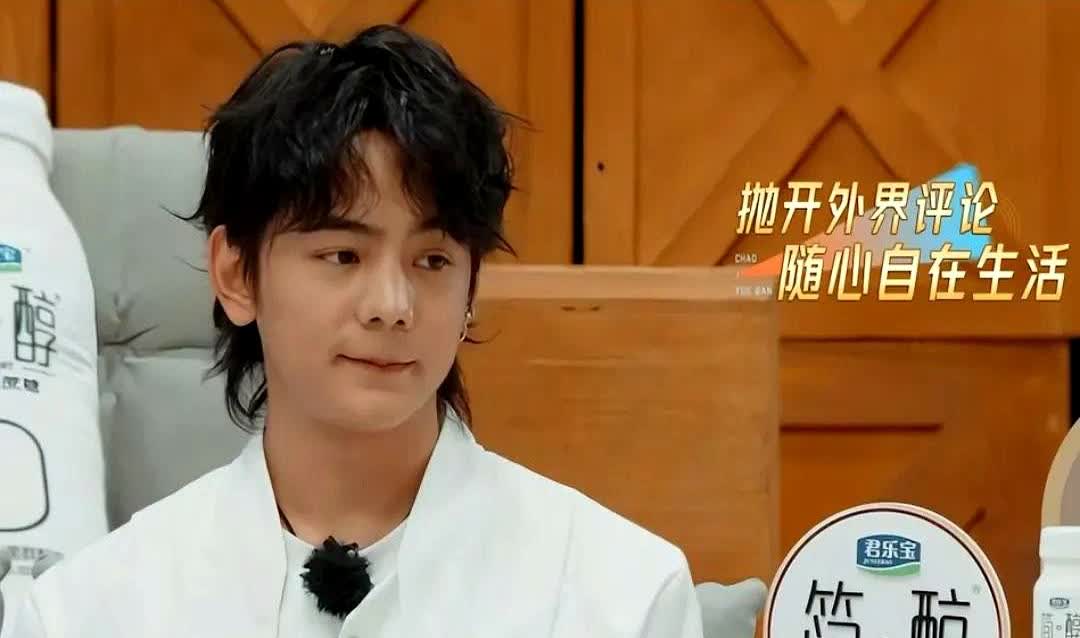 曾志伟一眼看穿丁真的未来。

曾志伟说，丁真刚刚说不知道以后变好还是变坏，我