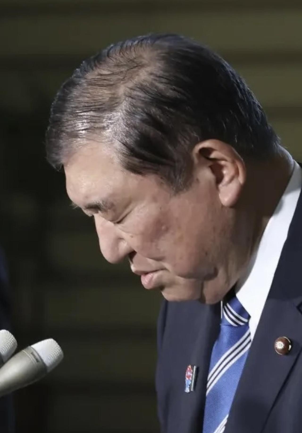 钞票会贬值，人生会贬值，国家会不会贬值？
当然，一个人缺乏思考的努力，你的努力会