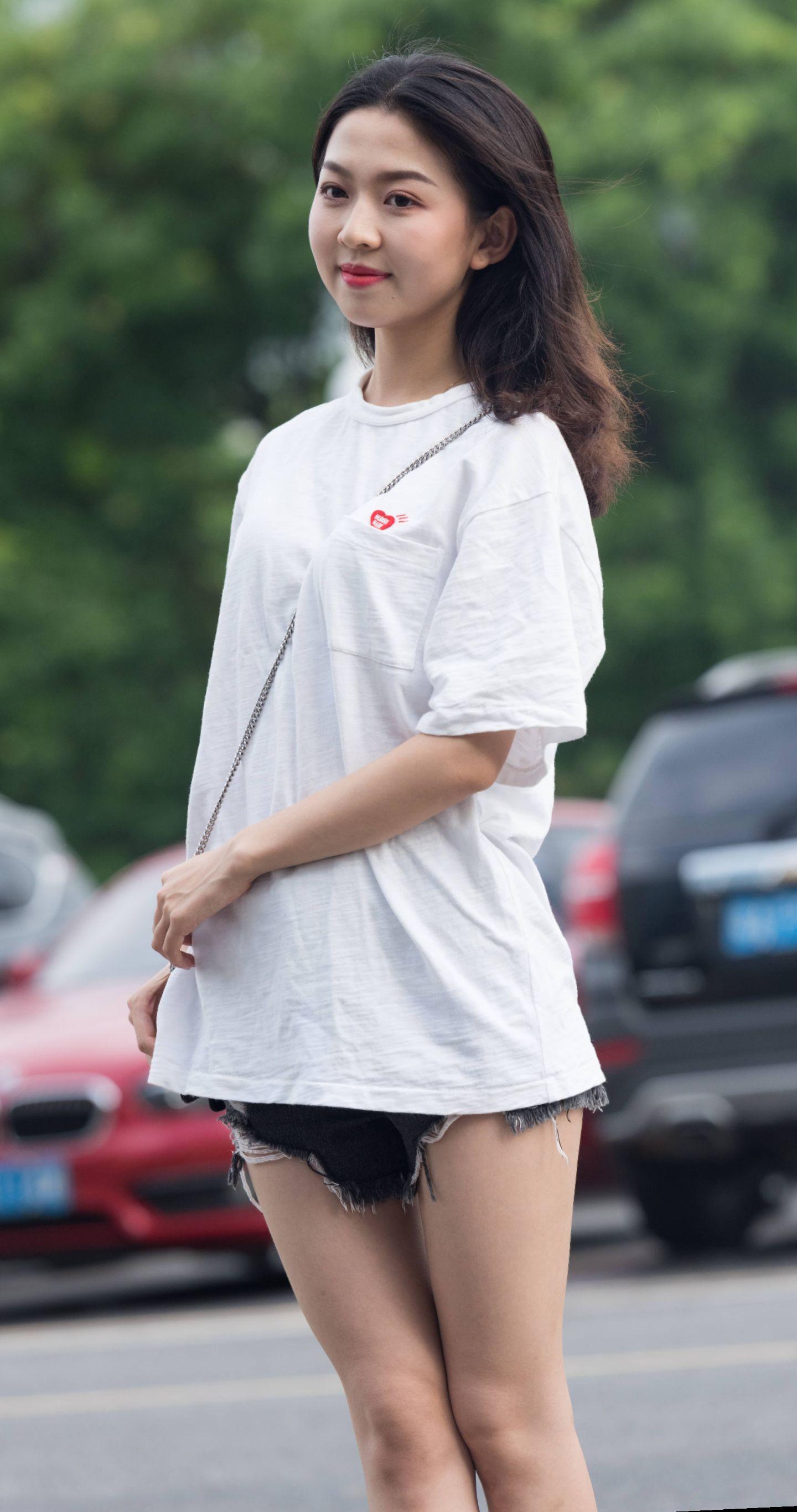 公司匿名吐槽墙有人爆料某女神私下性格反差巨大。