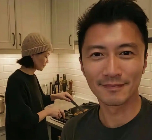 能让王菲甘愿下厨的男人只有谢霆锋了吧，以前王菲与李亚鹏在一起在采访时说从不做饭！