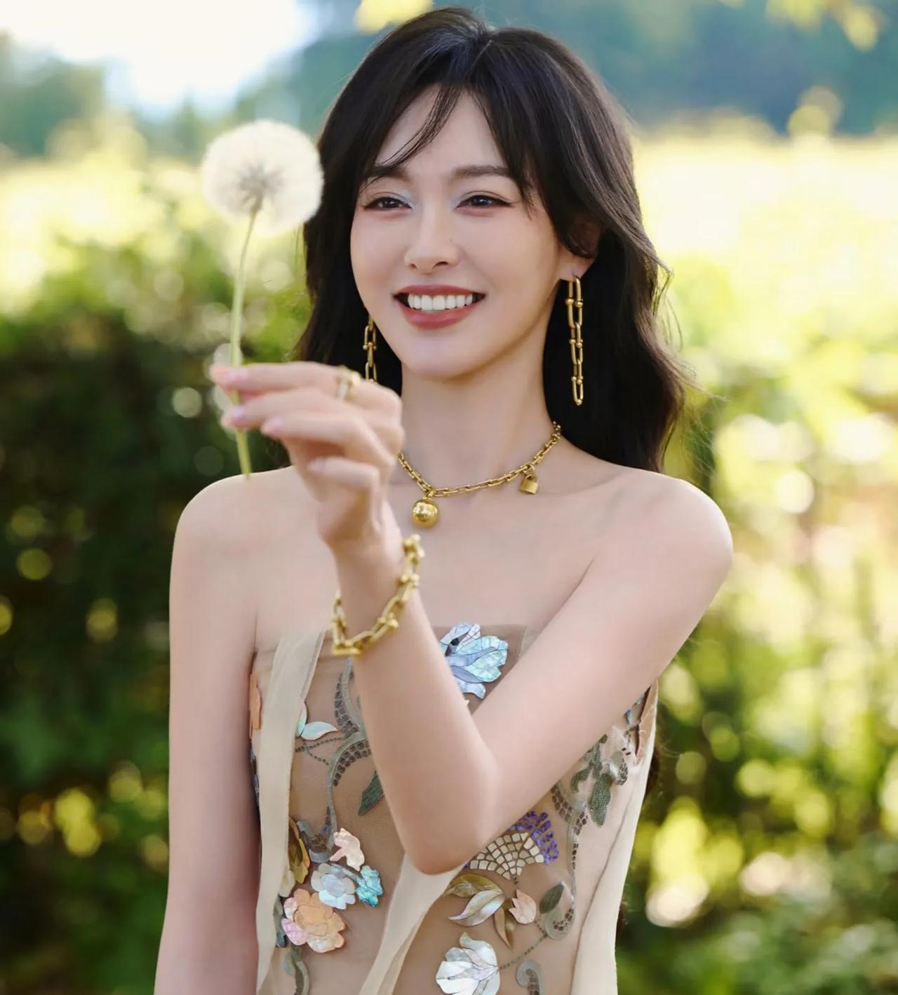 终于知道，
为什么大家都喜欢罗晋唐嫣这对夫妻了！
不是因为他俩的颜值和演技，而是