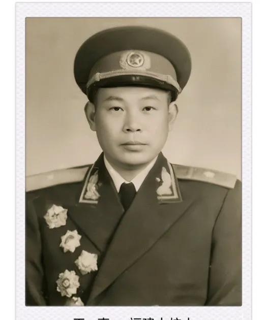 1950年，志愿军缴获了3000条毛毯，政委王直却下令全部剪碎，战士们深感疑惑：