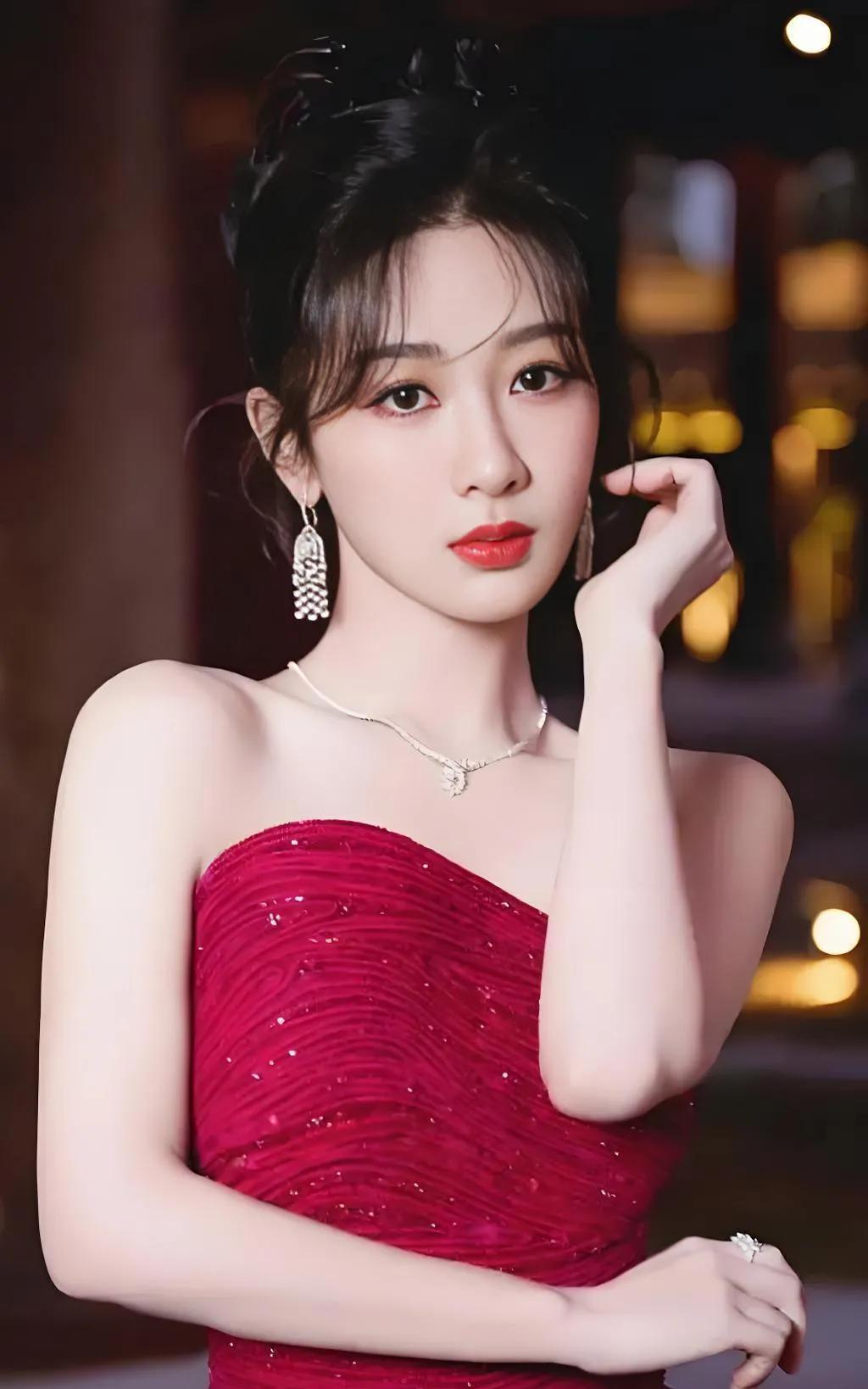 为什么很少有男的把杨紫当作女神，这是为啥呢？
我问了身边好几个男性朋友，他们的回