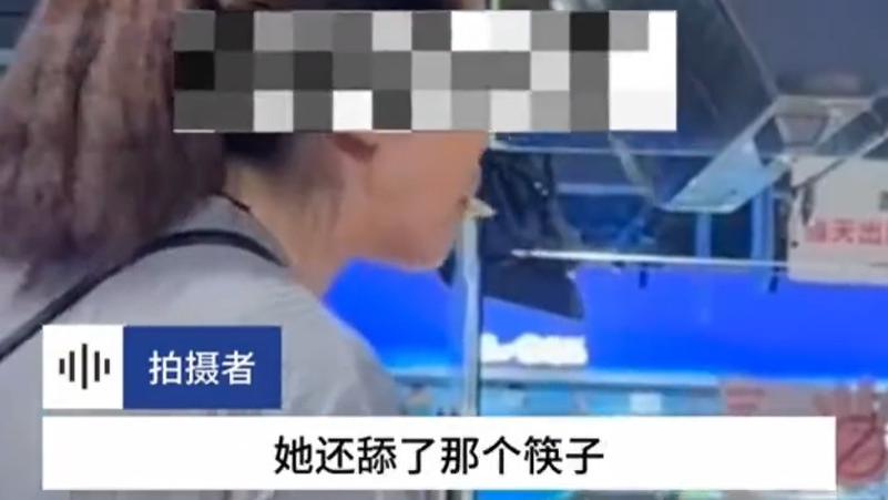 发生在超市咸菜缸的“口水筷”：一场关于公共文明的试吃风波