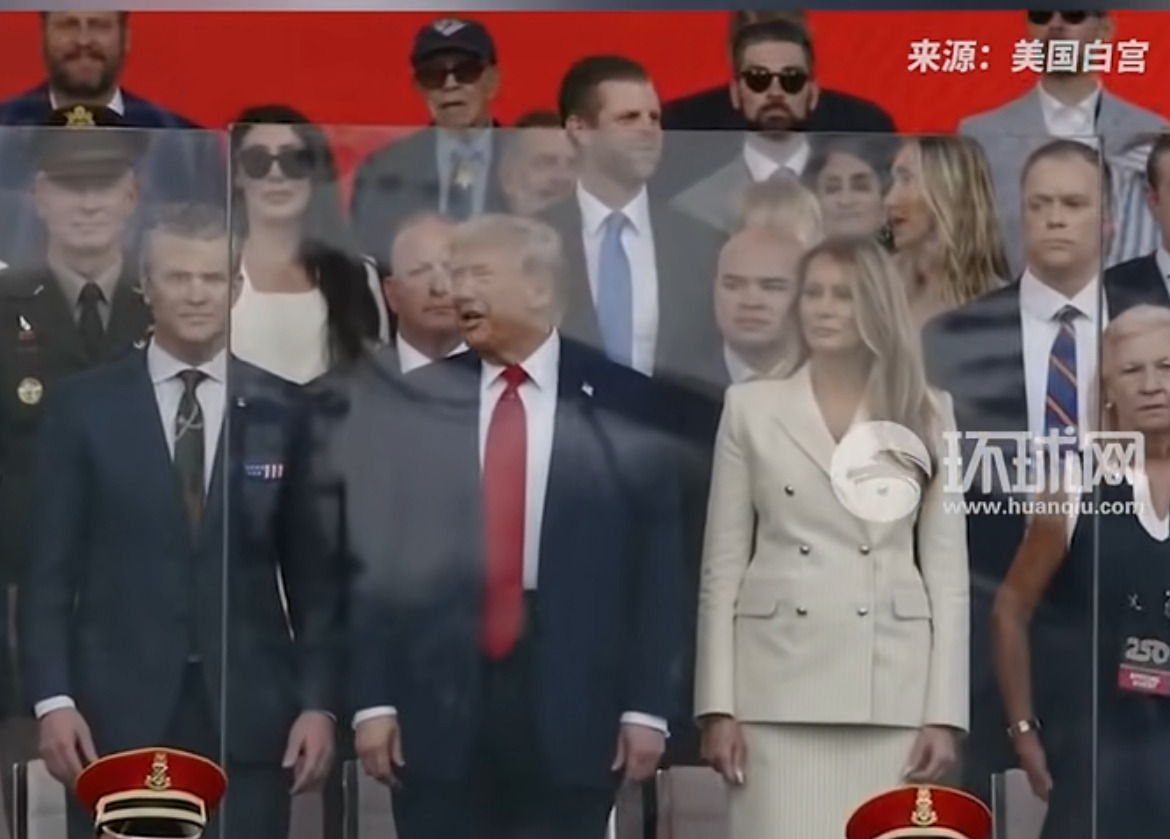 美国总统阅兵，防弹玻璃后面看











美国总统阅兵可真让人捏把汗！