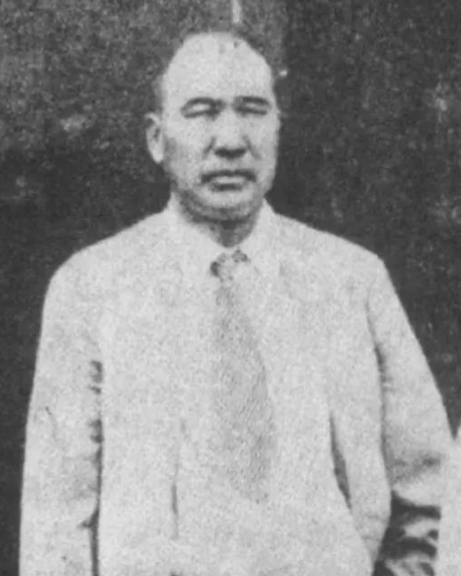 韩复榘携妻子宴请张宗昌，张宗昌调戏道“你在山东顶了我的窝子，我今天顶了你太太的窝