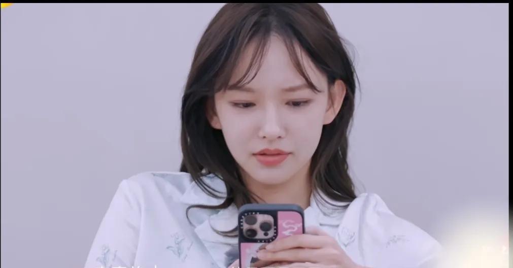 不愧是奶潇啊
现在全网都在好奇她的前任是谁
还得是湖南卫视能整活呀
在最新的节目