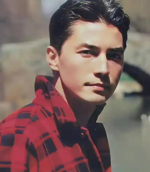 2006 年，一次采访时，尊龙对记者说：有很多女演员想要跟我生孩子，她们说：“你