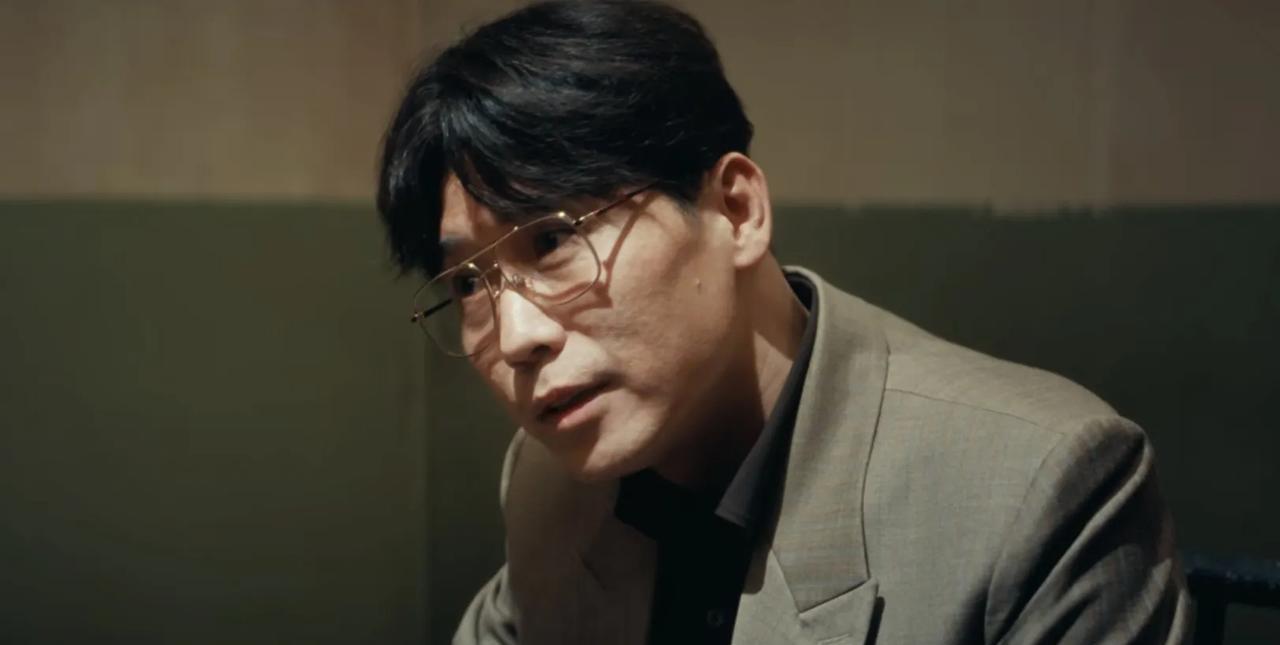 《棋士》第9集，有个疑问：王红羽是什么时候被抓进去的？
原本，还坐大办公室喝喝茶