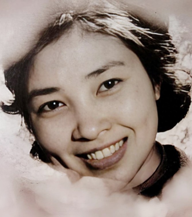 年老之后的张玉玉确实变化很大，基本上没有了年轻时的影子，但眼角眉梢多多少少还能找
