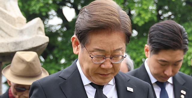 韩国总统候选人李在明：继续践行前总统卢武铉的梦想。
值此已故前总统卢武铉逝去16