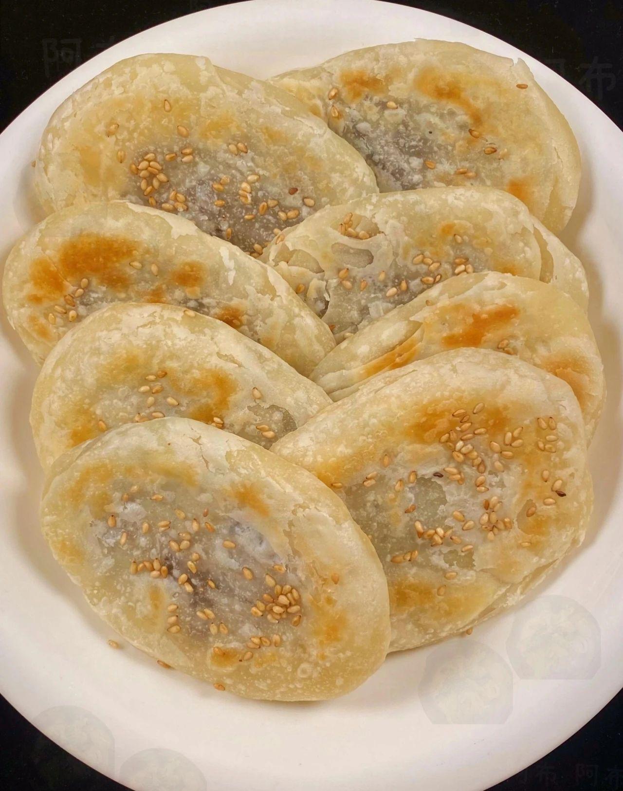 我家面粉从不蒸包子，开水一冲一次做十个，比馒头简单比烧饼美味
楼下邻居大妈今日