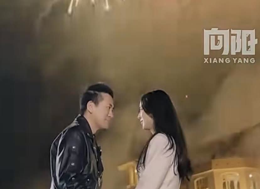 杨子又在社交平台发很多年以前和前妻黄圣依的照片。


而且还在下面配文：“