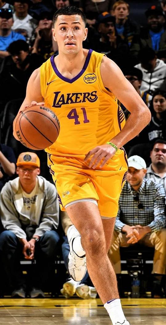 斯威德简直是夏联神将！7月19日NBA夏联湖人对阵掘金，这哥们儿开场就炸，包办了