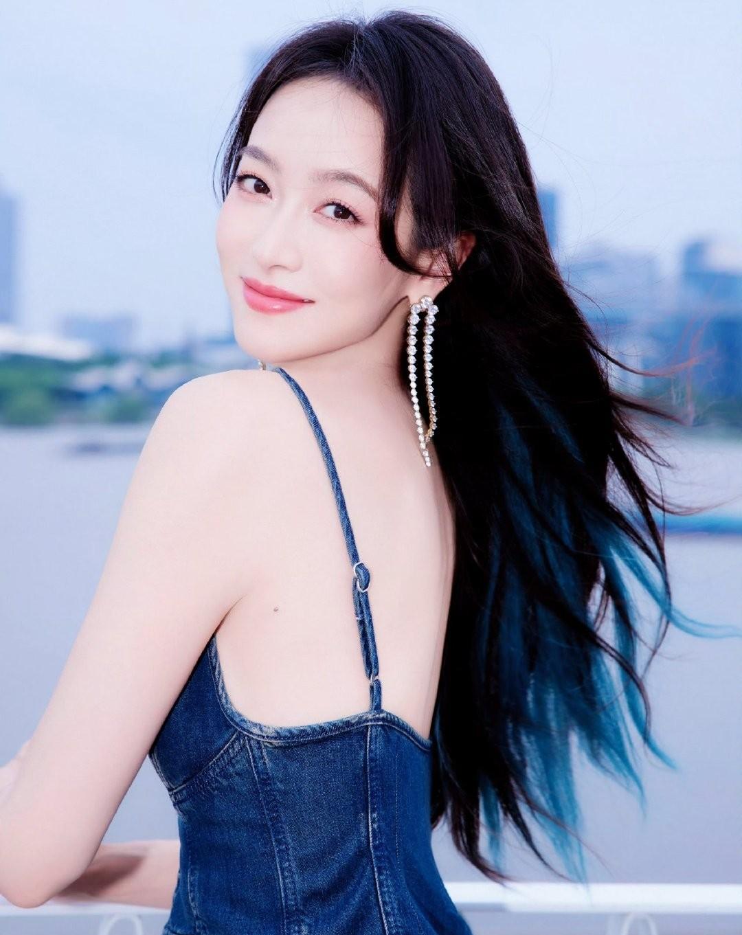 郑晓龙导演可是拍出《甄嬛传》《人世间》等爆款的大导，镜头极具质感与深度，能挖掘演