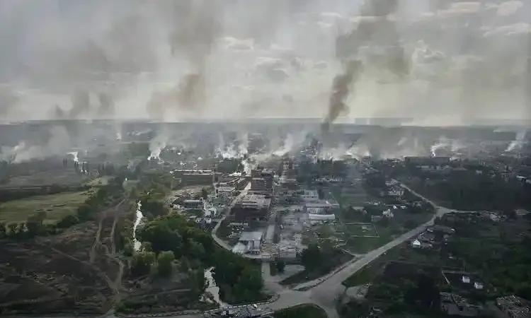 美欧羞羞答答，遮遮掩掩。俄乌和谈，土地问题无法回避！
有人一提到领土，美欧乌克兰