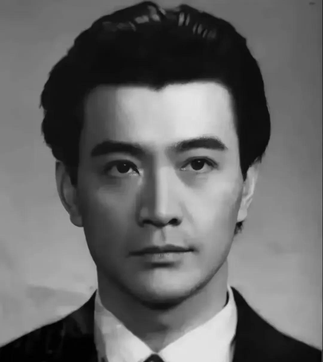 没想到，
这就是北京电影学院形象分满分的颜值！
周里京
北京电影学院
形象分满分