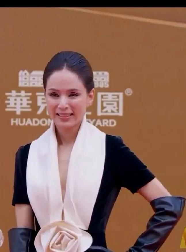 华表奖红毯没有女星敢作妖，但数张子枫和章子怡最出彩！张子枫这妆造真扛六公主镜头啊