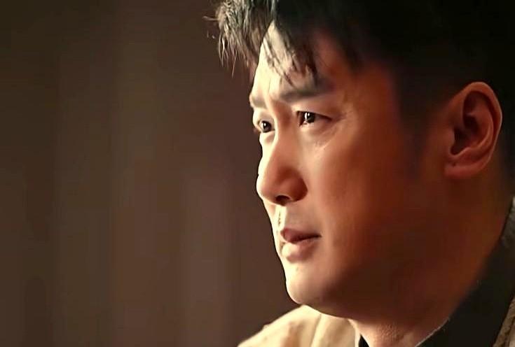 哥哥替妹妹顶罪，自己坐牢。
他提前把作案时间写在账本上，又塞给狱卒一块碎银子，让
